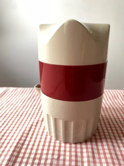 Disponible dans Rosemont H1X 3E8 Presse-citrons/oranges vintage-rétro, 3 pièces, beige et bourgogne,...