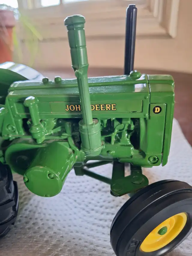 John Deere "D" Die Cast Tractor in Arts & Collectibles in Grande Prairie - Image 6