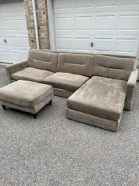 Beautiful Set of Couch/Sofa Sectional with Chaise/Ottomen 