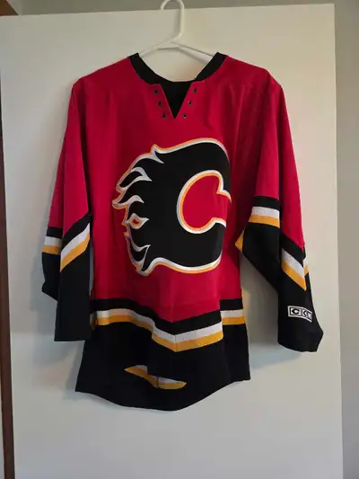 Vintage 2000s Calgary Flames jersey adult S, View more