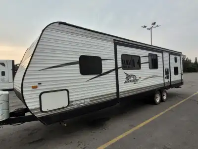 ***Private Sale No Hst*** Selling this 32ft 32BDSW model for lower than any other lisitings Sleeps 9...