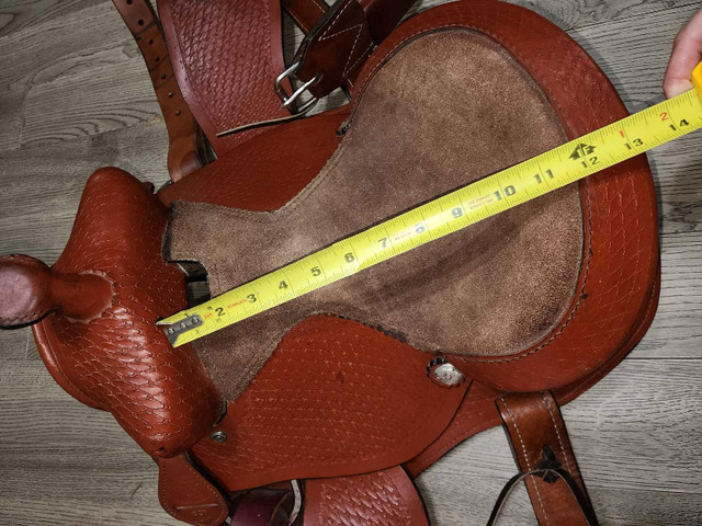 12 inch double t saddle in Equestrian & Livestock Accessories in Regina