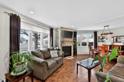 Maison à louer - Laval secteur Auteuil Coin autoroute 440 / 19 2 275 $ / mois Disponible pour le 1er...