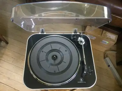IT: Innovative Technology ITUT - 400 USB Turntable for converting vinyl records to Digital Music fil...