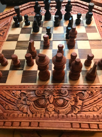 Beautiful Antique Hand Carved Chess Board & Pieces (+backgammon)