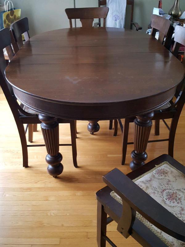 Quebec farmhouse dining room table with 6 chairs in Dining Tables & Sets in City of Toronto - Image 4