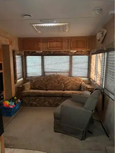 Excellent condition No water damage 2006Larado solar panel Sleeps 4 Everything works Water and heate...