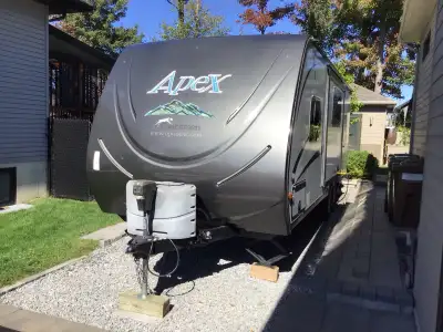 Roulotte Apex 2016 modèle 215 RBK Coachmen (21.5 pieds ) avec 1 extension . Couche 4 personnes . air...
