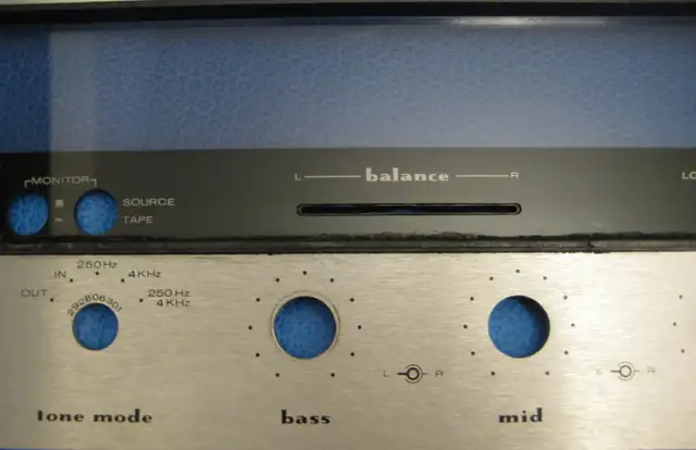 Marantz 2250 Receiver Silver Faceplate in Stereo Systems & Home Theatre in Mississauga / Peel Region - Image 7