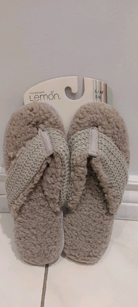 *Brand New* Women's Super Soft Cozy and Warm Fuzzy Slippers Size