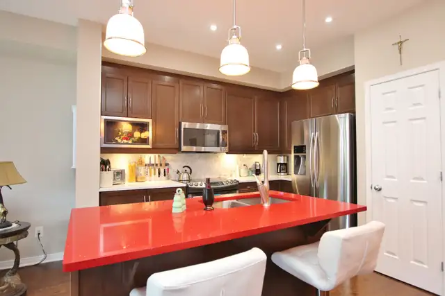 Charming Master Bedroom in Kanata-Stittsville 1100 in Room Rentals & Roommates in Ottawa - Image 3
