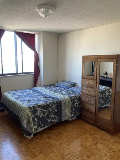 Furnished master bedroom available in a three bedroom apartment close to York University. Room inclu...