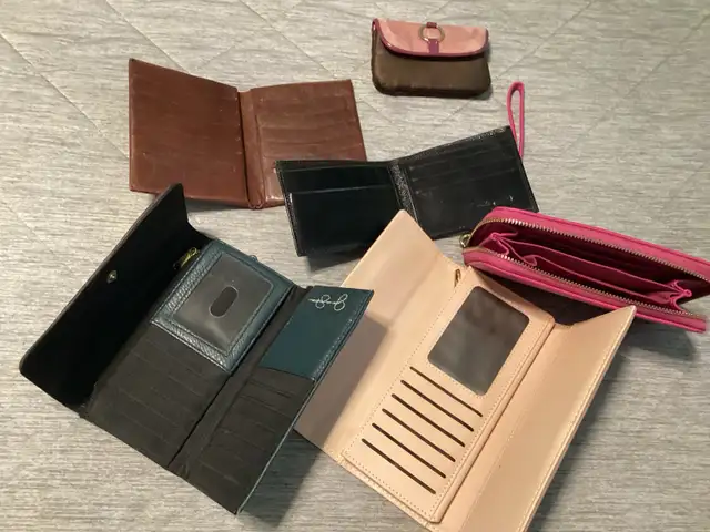 men’s and women’s wallets $5 small $8 large in Women's - Bags & Wallets in Calgary - Image 3