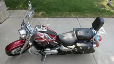 Kawasaki Vulcan 800 classic 2002 with only 4,200.00ish km’s on it! Yes, that correct it’s the true m...