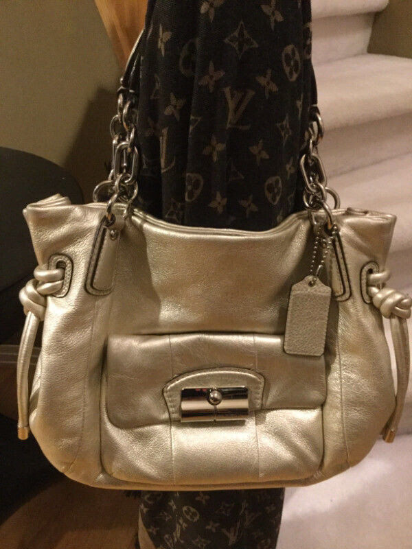 $400 Gorgeous Authentic New Condition Coach Soft Leather Bag in Women's - Bags & Wallets in Strathcona County