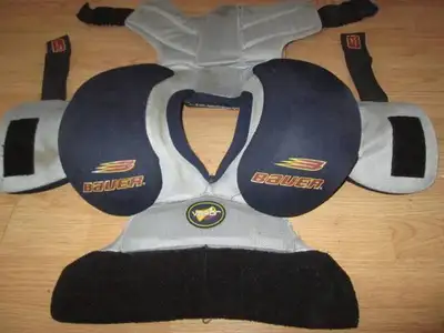 SHOULDER PADS - Bauer Vapor sp4 hockey shoulder pads senior small. No signs of wear.