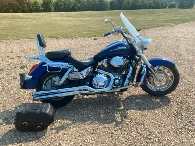 2002 VTX 1800 in illusion blue. Vance and Hines long shots LED running lights Soft bags Highway pegs