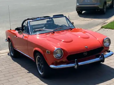 1974 Fiat Spider 124 Manual Transmission Car is mint needs nothing Black interior