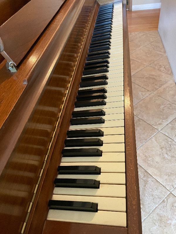 Beautiful Upright Piano Pianos & Keyboards Calgary Kijiji