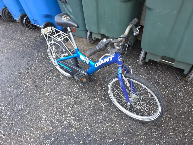 Giant Fixx Kids Single Speed Bicycle in Kids in Windsor Region - Image 7