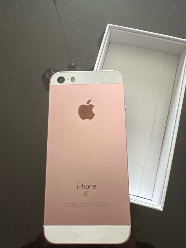 iPhone SE  16 gb  parfait état rose  dans Téléphones cellulaires  à Ville de Montréal - Image 2