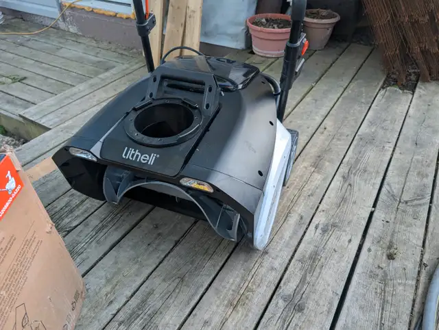 Brand New 40V Cordless Snowblower For Sale in Snowblowers in London - Image 4