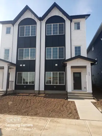 IMPRESSIVE NEW BUILD 1 BDRM 1 BTH, CARRINGVUE NW, CALGARY JULY 1