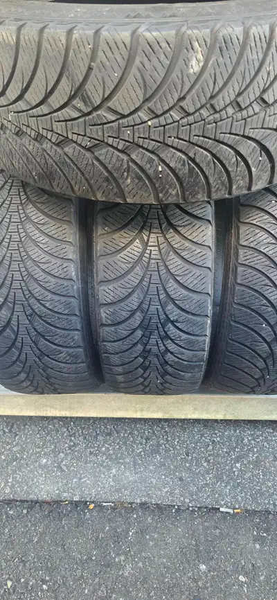 4 x Goodyear Ultra Grip Ice WRT 225/50R17 WINTER 80% RUBBER REMAINING $260 ALL 4 TIRES