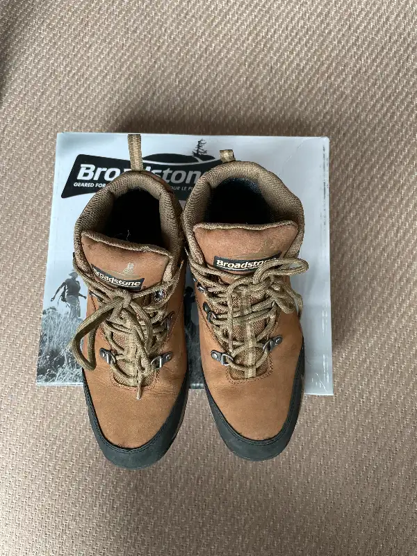 Waterproof Leather Hiking Boots Women’s Size 9 Used few times in Women's - Shoes in Oakville / Halton Region - Image 3