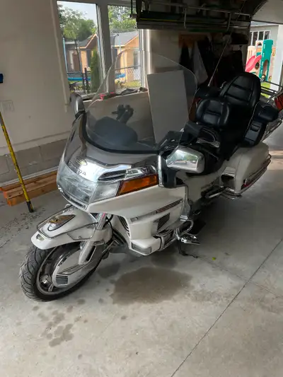 Selling a 1995 Honda GoldWing Motorcycle Recent upgrades: Tires Clutch Brakes Fork