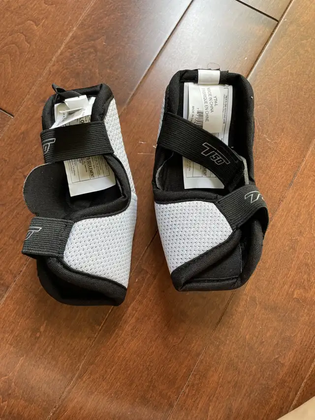 Hockey sherwood elbow pad Youth Large (New) in Other in Calgary - Image 3