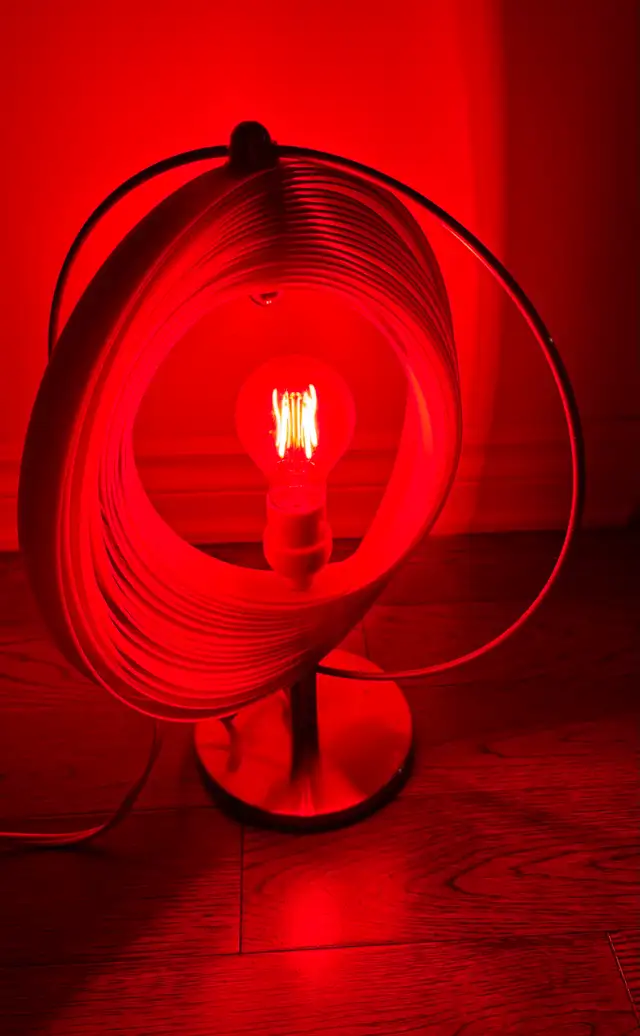 Space Age “Moon” Table Lamp 1970s in Indoor Lighting & Fans in City of Montréal - Image 8
