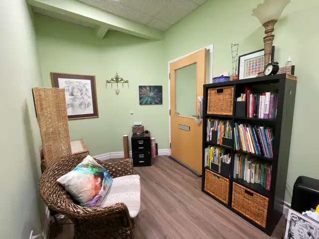 Office in medical clinic for sublet in Commercial & Office Space for Rent in Guelph - Image 3
