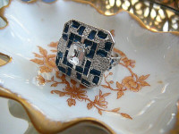 bague de fantaisie en carrée sertie d'un diamant de labo/zircon