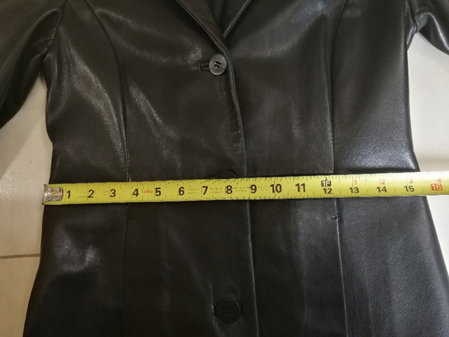 Danier Italian leather jacket women's Sz can P. usa 4-6 in Women's - Tops & Outerwear in Oshawa / Durham Region - Image 4