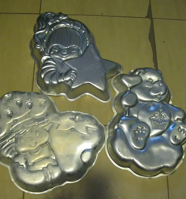 vintage 80's wilton cake pans in Kitchen & Dining Wares in Calgary - Image 2