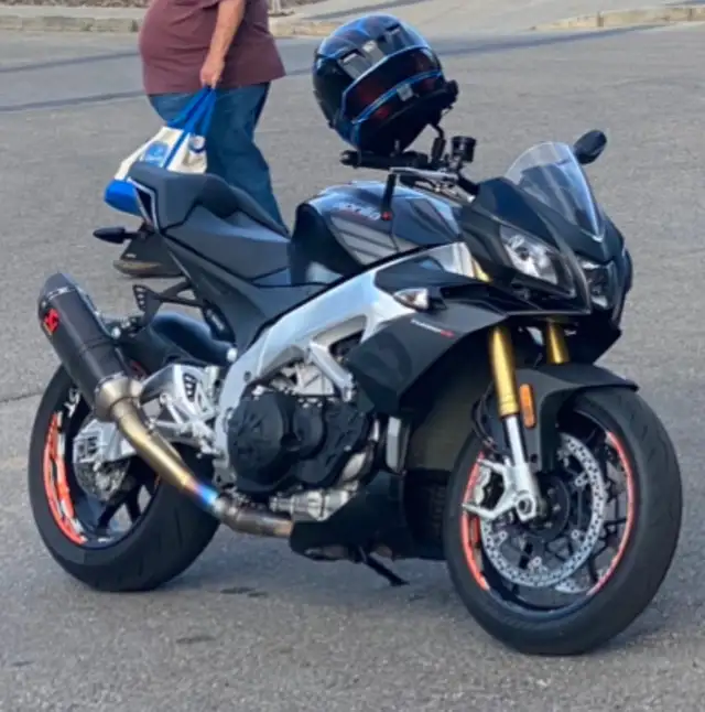 2019 Aprilia v4 1100rr in Other in Edmonton - Image 3