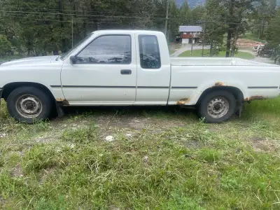 1991 Toyota Pickup extended cab 215,134 original kms 22 RE 4 cylinder automatic, comes with canopy $...