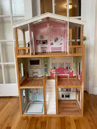 Doll house 3 story Barbie size