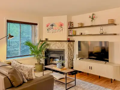 Magnifique 4 ½ rénové rez-de-chaussée | Tout meublé & équipé | 2 stationnements | Laval-Ouest -- !Di...