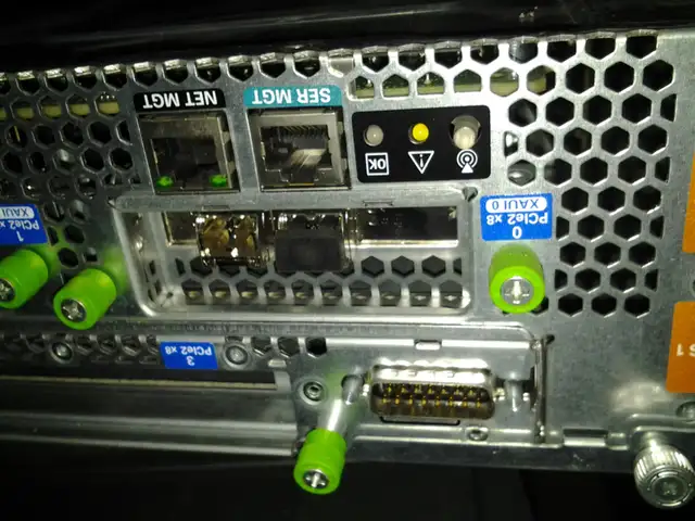 SUN ORACLE SPARC T4-1 8 core server 200+ hd dell lenovo servers in Other in City of Montréal - Image 7