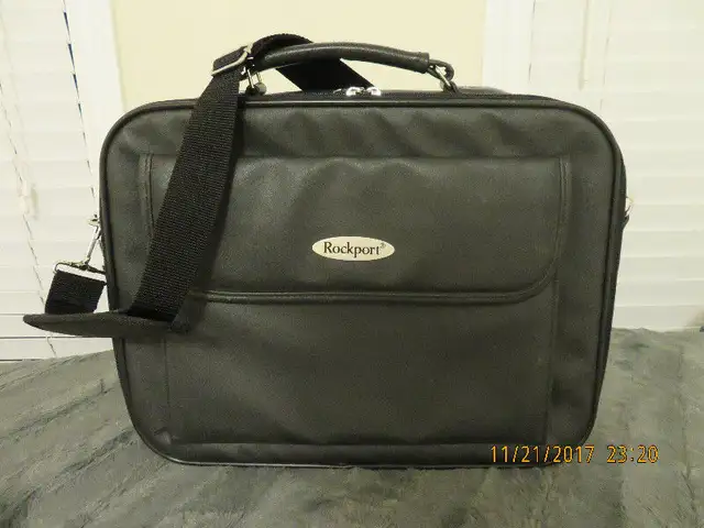 Rockport Laptop Case in Other in Markham / York Region - Image 2