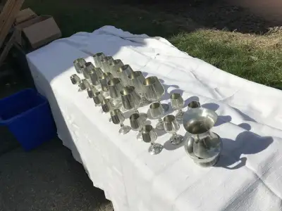 12- 8 oz goblets 12-2oz liquor snifters 1-Pitcher/jug Made in Indonesia. 25 pieces in all. Good cond...