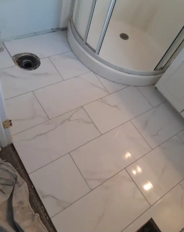 TILE/VINYL PLANK INSTALLER561546808243015684