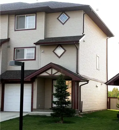 Executive 4 Bedroom Furnished 1800 ft2 Townhouse