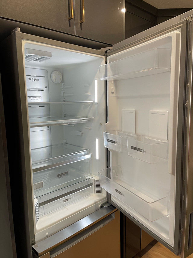 Condo size fridge- Whirlpool 24” refrigerator  in Refrigerators in Calgary - Image 3