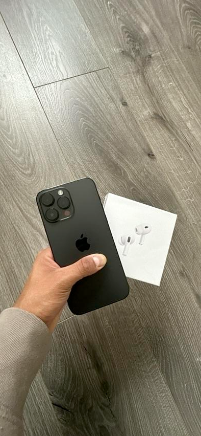 iPhone 14 Pro Max 256gb **Airpods Pkg + Delivery**, View more