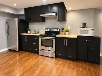 Nice and clean in good neighbourhood area and easy access to transportation