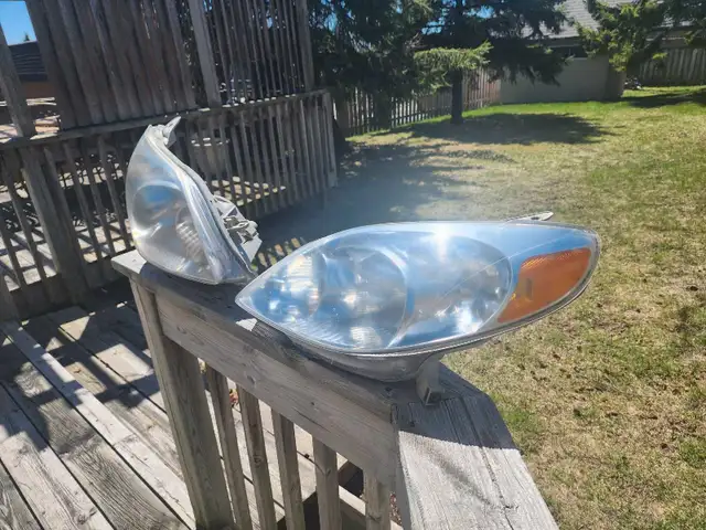 Toyota Matrix Used Headlights in Auto Body Parts in Trenton - Image 4