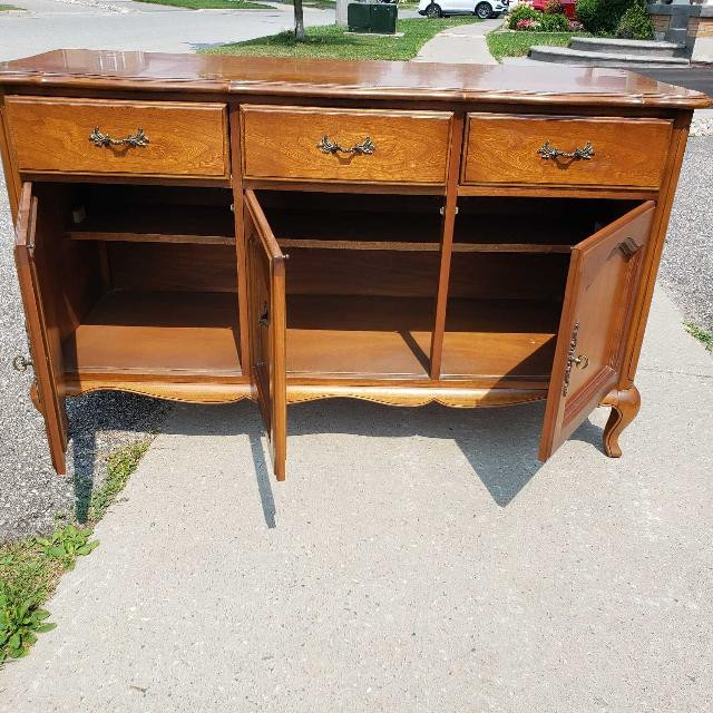 Great Gibbard Sideboard / Buffet-Vintage-Just Stunning! in Hutches & Display Cabinets in City of Toronto - Image 4